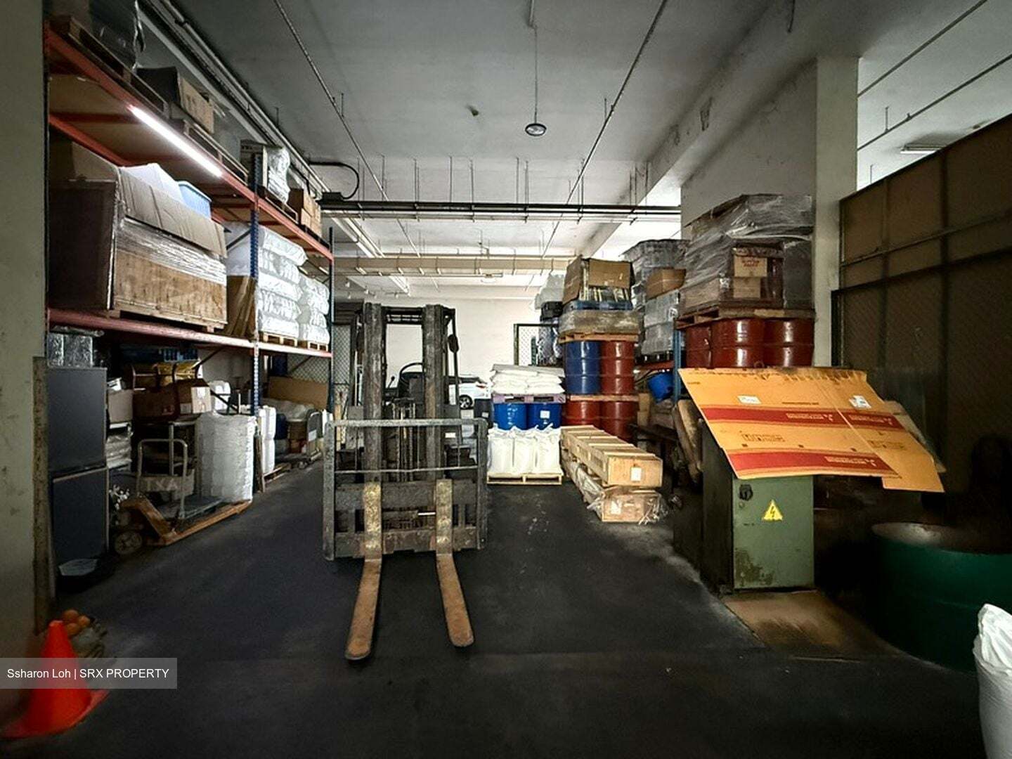 WCEGA Plaza (D23), Warehouse #606852381